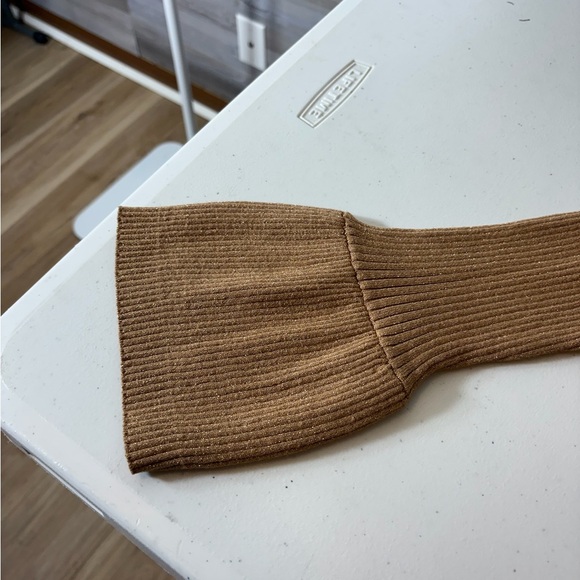 LOFT Ribbed Long Sleeve V-Neck Sweater in Camel 1073 - Picture 4 of 7